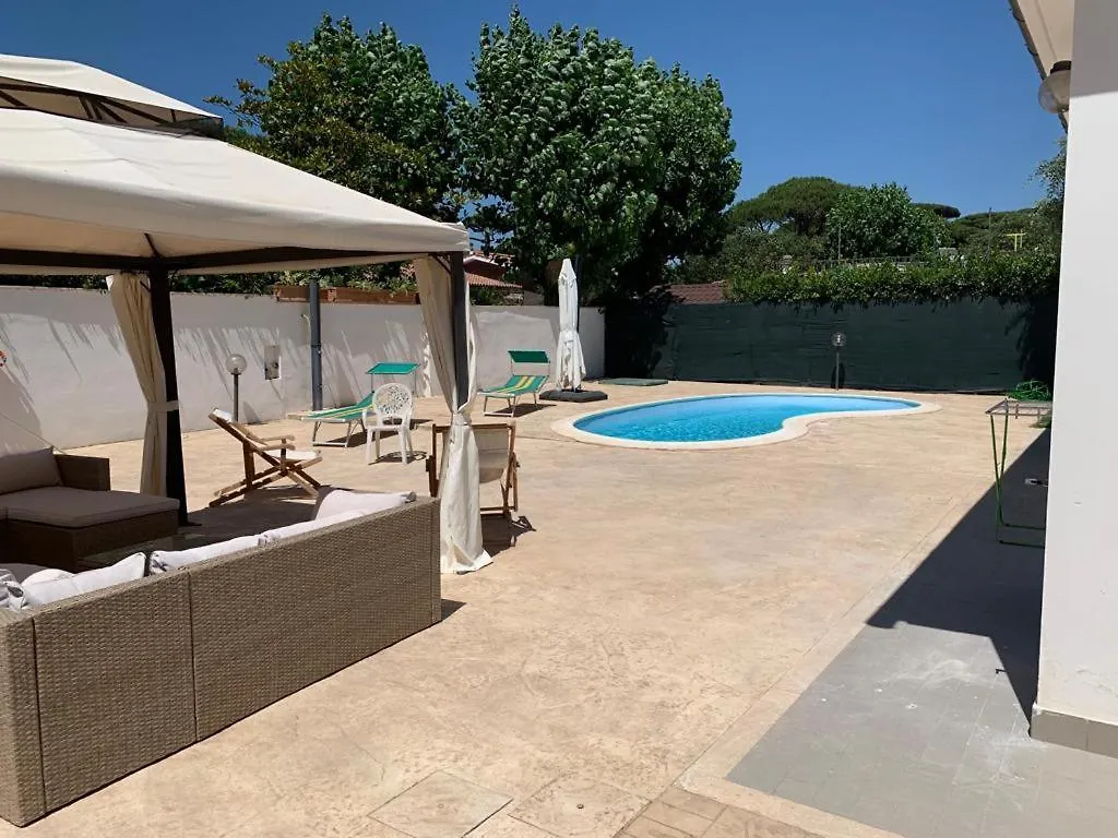 Lux Beach Villa Con Piscina A 200M Dal Mare Fregenae Italy